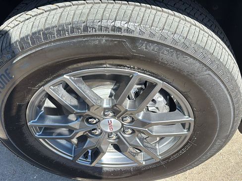 Certified 2025 GMC Acadia Elevation image 9