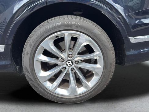 Certified 2022 Bentley Bentayga image 18