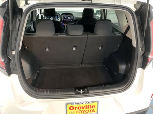 Used 2023 Kia Soul LX image 20