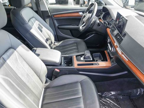 Used 2021 Audi Q5 Premium image 13