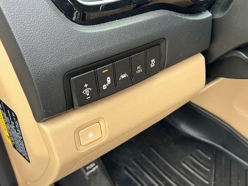 Used 2017 Kia Sedona SX image 15