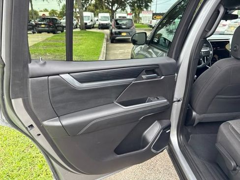 Used 2025 GMC Acadia Elevation FWD image 21