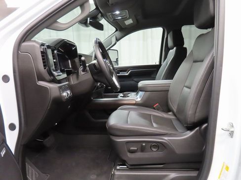 Used 2025 GMC Sierra 2500 SLT w/ SLT Convenience Package image 9