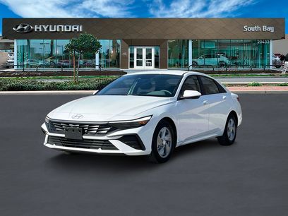 New 2025 Hyundai Elantra SE