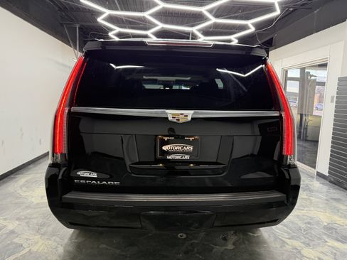 Used 2019 Cadillac Escalade Luxury image 4