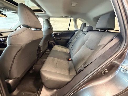 Used 2022 Toyota RAV4 XLE w/ Convenience Package image 21