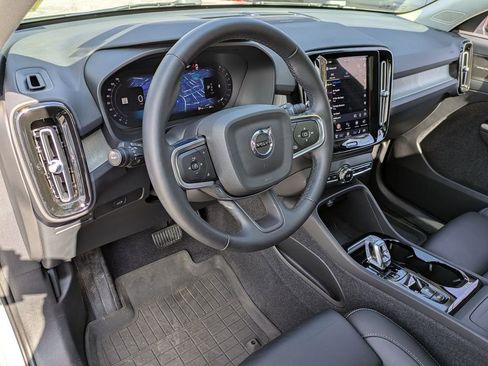 Used 2023 Volvo XC40 B5 Ultimate w/ Protection Package Premier image 9