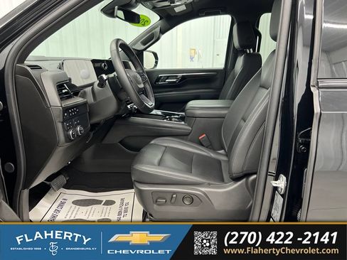 Used 2025 Chevrolet Suburban Z71 w/ Comfort Package AWD/4WD image 9