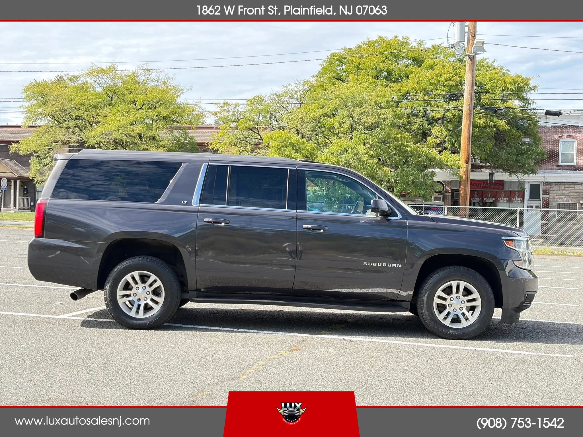 Used 2018 Chevrolet Suburban LT w/ Luxury Package AWD/4WD image 9