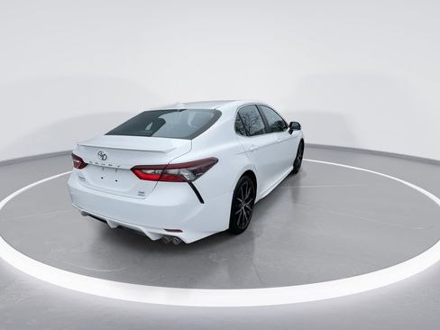 Used 2021 Toyota Camry SE w/ Cold Weather Package image 19