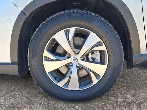 Used 2025 Subaru Ascent Premium image 9