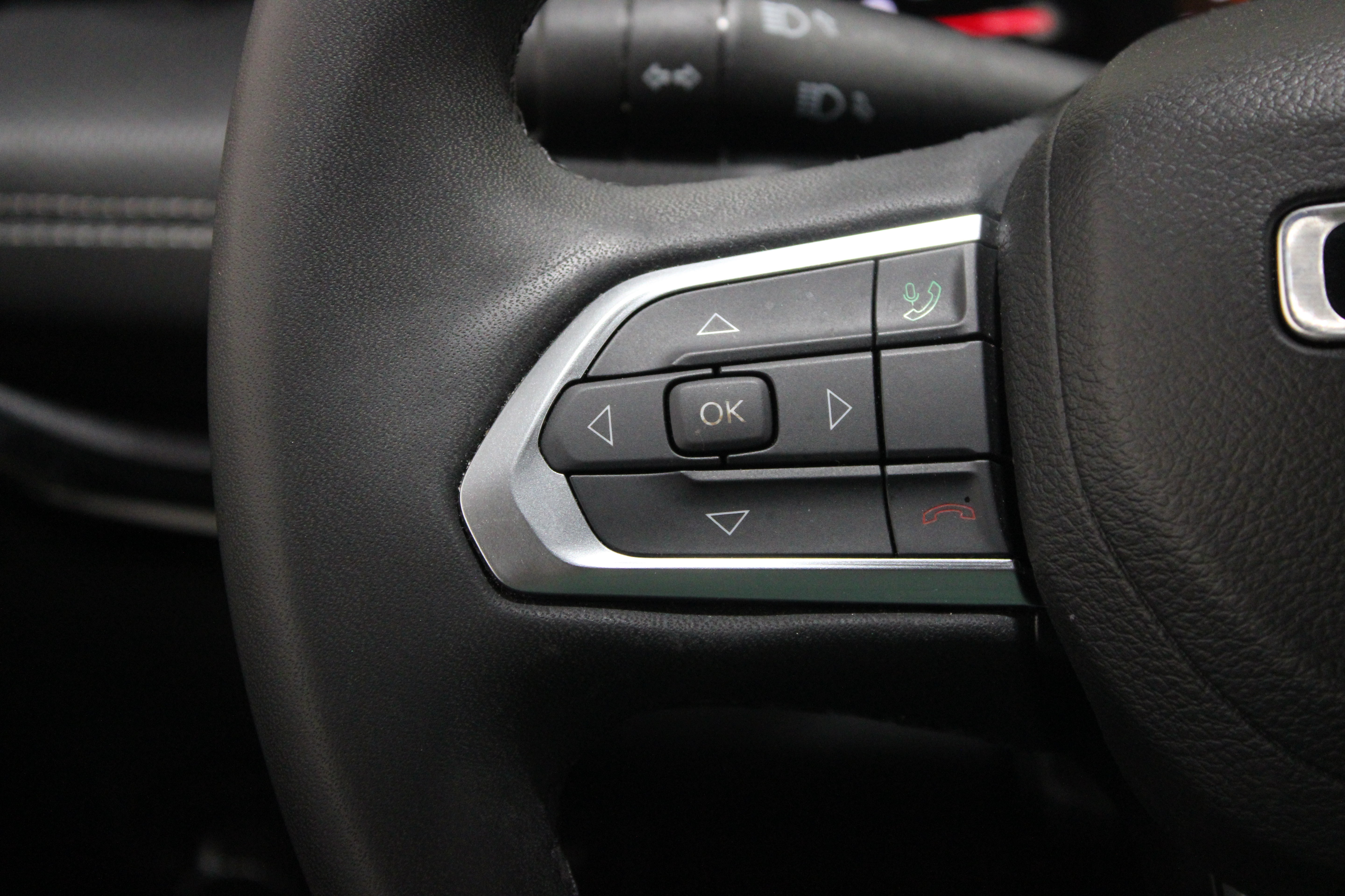 Used 2022 Jeep Compass Latitude FWD image 15
