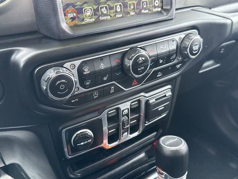 Used 2020 Jeep Gladiator Overland image 24