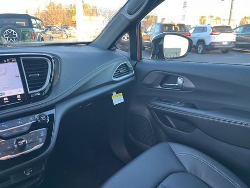 New 2026 Chrysler Pacifica Select w/ S Appearance Package image 19
