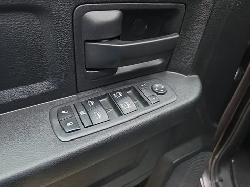 Used 2018 RAM 1500 Express RWD image 16