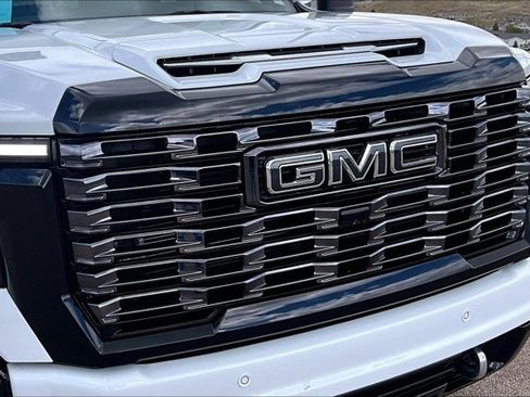 Used 2025 GMC Sierra 3500 Denali Ultimate AWD/4WD image 31