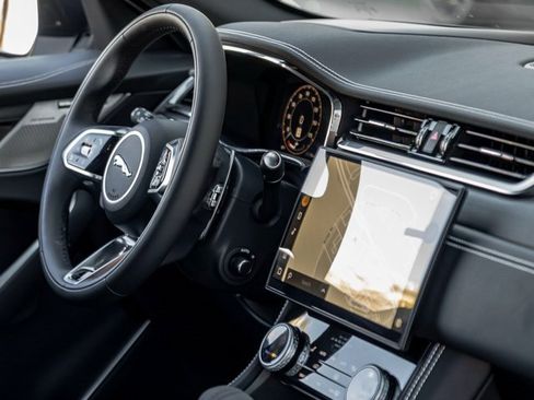 New 2026 Jaguar F-PACE R-Dynamic S image 30