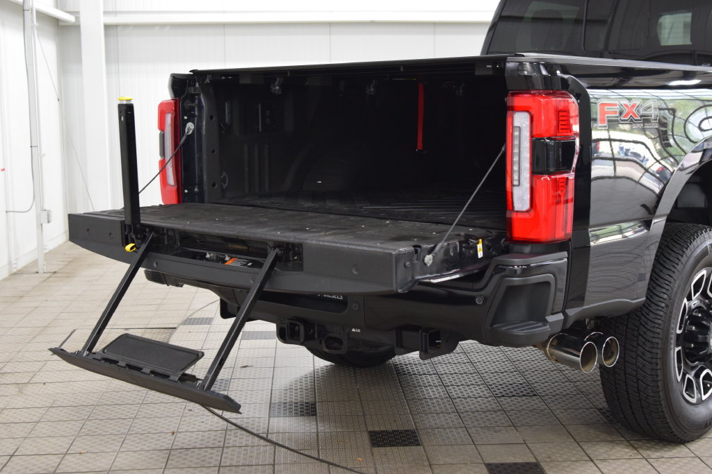 Used 2024 Ford F350 Platinum w/ FX4 Off-Road Package AWD/4WD image 23