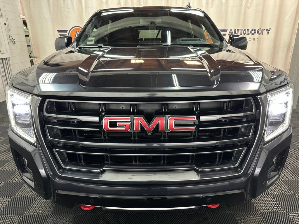 Used 2023 GMC Yukon XL AT4 w/ Technology Package AWD/4WD image 3