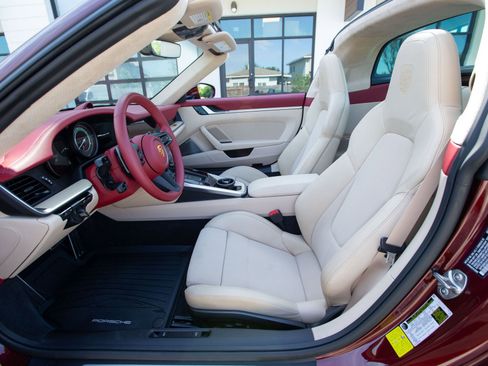 Used 2021 Porsche 911 AWD/4WD image 4