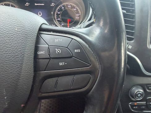 Used 2020 Jeep Cherokee Trailhawk AWD/4WD image 13