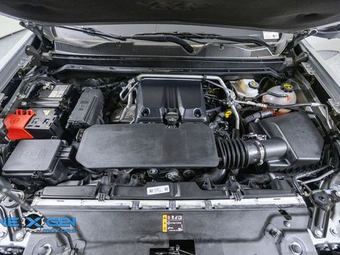 Used 2025 Chevrolet Colorado Z71 w/ Technology Package AWD/4WD image 49