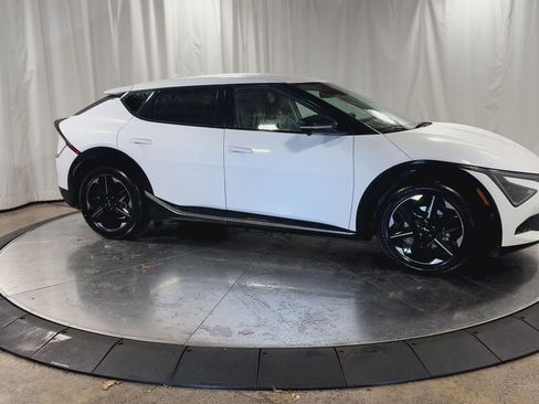 New 2025 Kia EV6 Wind image 3