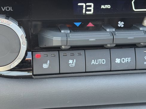 Used 2026 Toyota Sequoia Platinum image 32