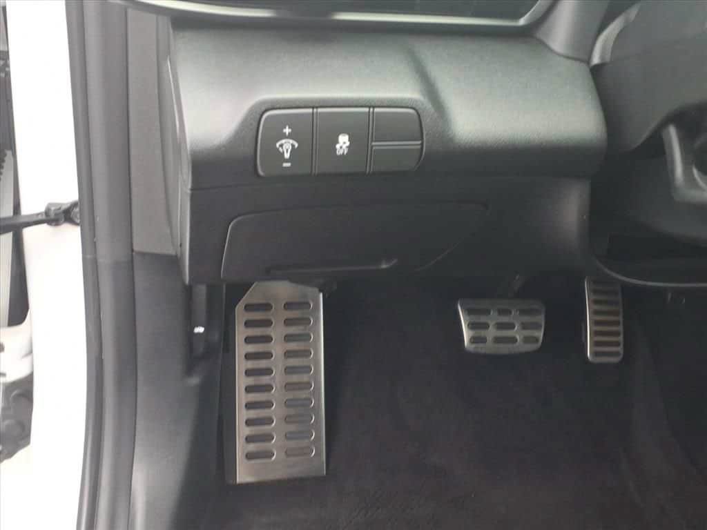 Used 2025 Hyundai Elantra Sport FWD image 18
