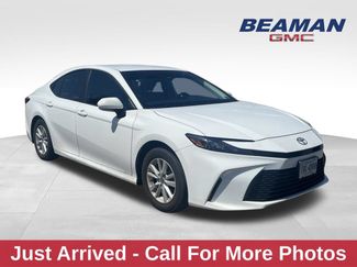 Used 2025 Toyota Camry LE FWD video 1