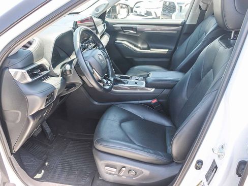 Used 2023 Toyota Highlander Limited FWD image 19