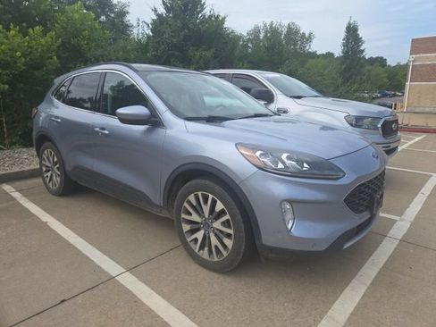Used 2022 Ford Escape Titanium w/ Class II Trailer Tow Package AWD/4WD image 2