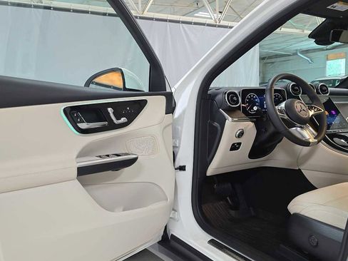 Used 2026 Mercedes-Benz GLC 300 4MATIC image 19
