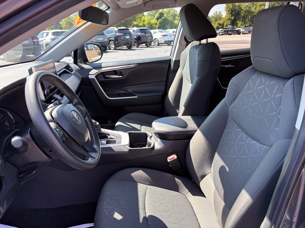 Used 2024 Toyota RAV4 XLE AWD/4WD image 28