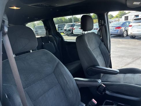 Used 2020 Dodge Grand Caravan SE FWD image 29