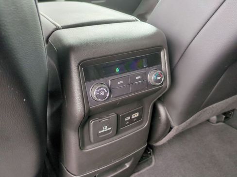 Used 2023 GMC Acadia SLT image 27