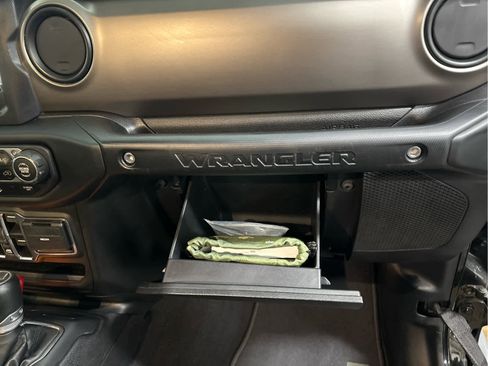 Used 2021 Jeep Wrangler Unlimited Sport image 28