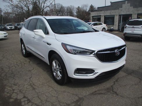 Used 2018 Buick Enclave Essence image 1