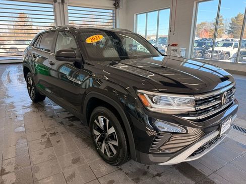 Used 2021 Volkswagen Atlas Cross Sport SE image 1