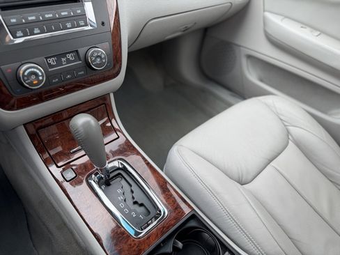 Used 2007 Cadillac DTS Luxury I w/ Sun And Sound Package image 21