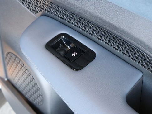 Used 2024 Nissan Ariya AWD image 42