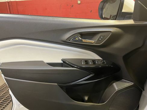 Used 2025 Chevrolet Trax LT image 20