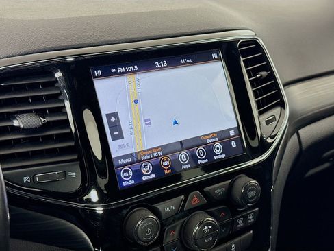 Used 2020 Jeep Grand Cherokee Laredo w/ 18" Wheel & 8.4" Radio Group image 14