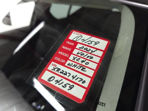 Used 2024 Volvo XC40 B5 Plus w/ Climate Package AWD/4WD image 37