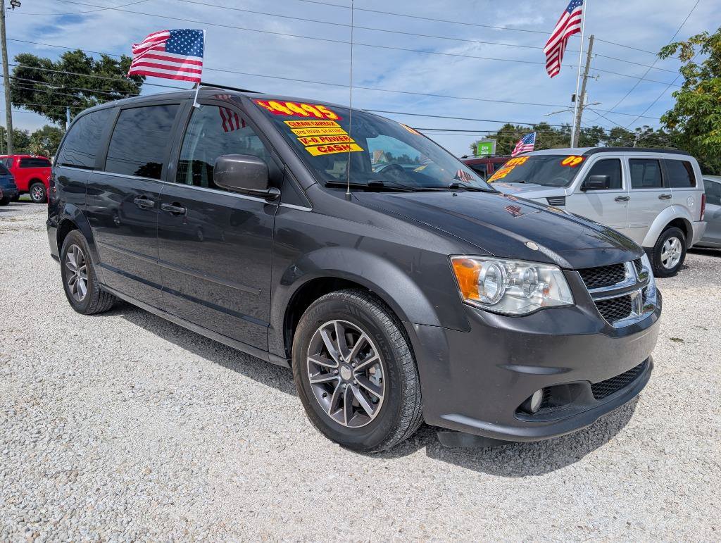 Used 2017 Dodge Grand Caravan SXT FWD image 1
