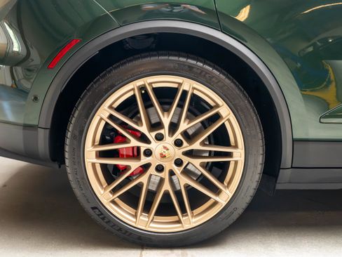 Certified 2025 Porsche Macan 4S Electric AWD/4WD image 14