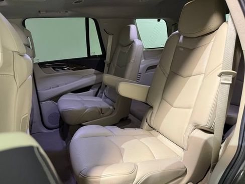 Used 2020 Cadillac Escalade Premium Luxury w/ LPO, Radiant Package AWD/4WD image 30