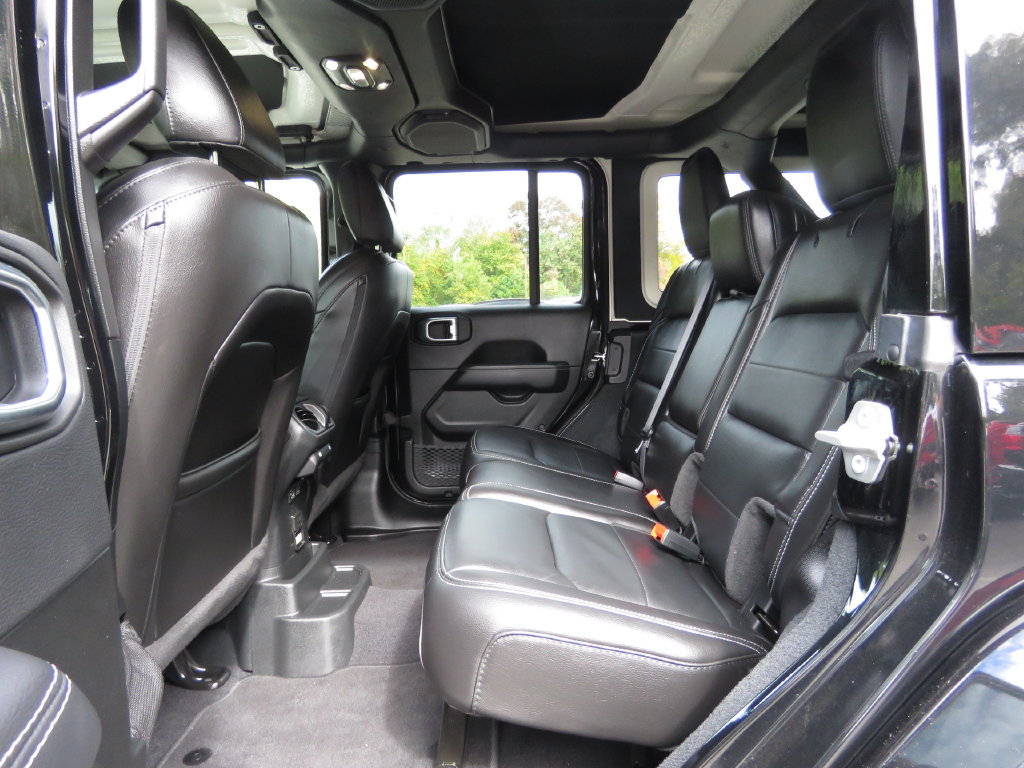 Used 2022 Jeep Wrangler Unlimited Sahara AWD/4WD image 19
