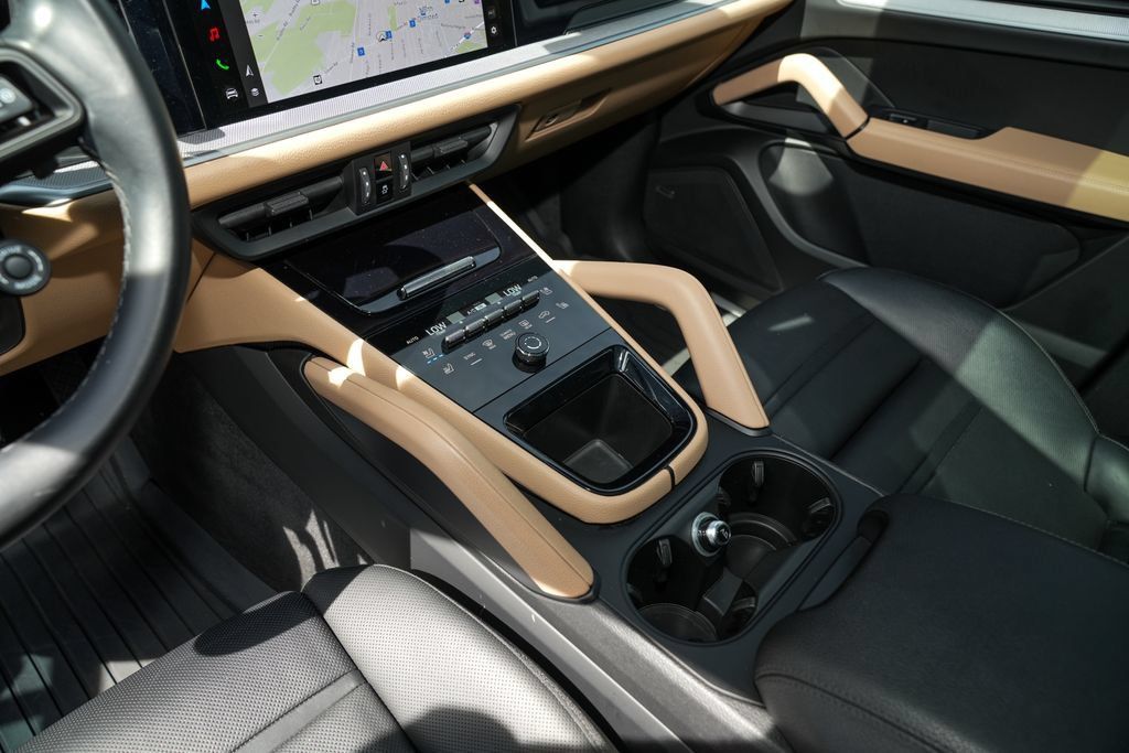 Certified 2024 Porsche Cayenne Coupe AWD/4WD image 25