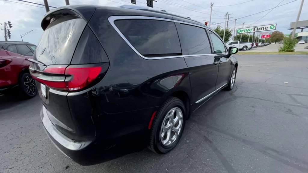 Used 2021 Chrysler Pacifica Limited AWD/4WD image 8